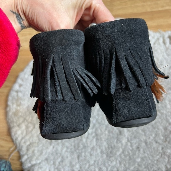 Minnetonka Women's Concho/Feather Side Zip Black Leather Moccasin Booties Sz 9.5 - Picture 8 of 12